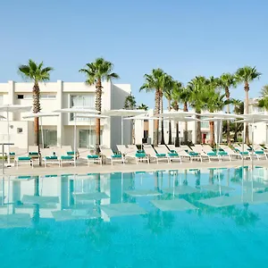 Отель Iberostar Waves Cala Domingos